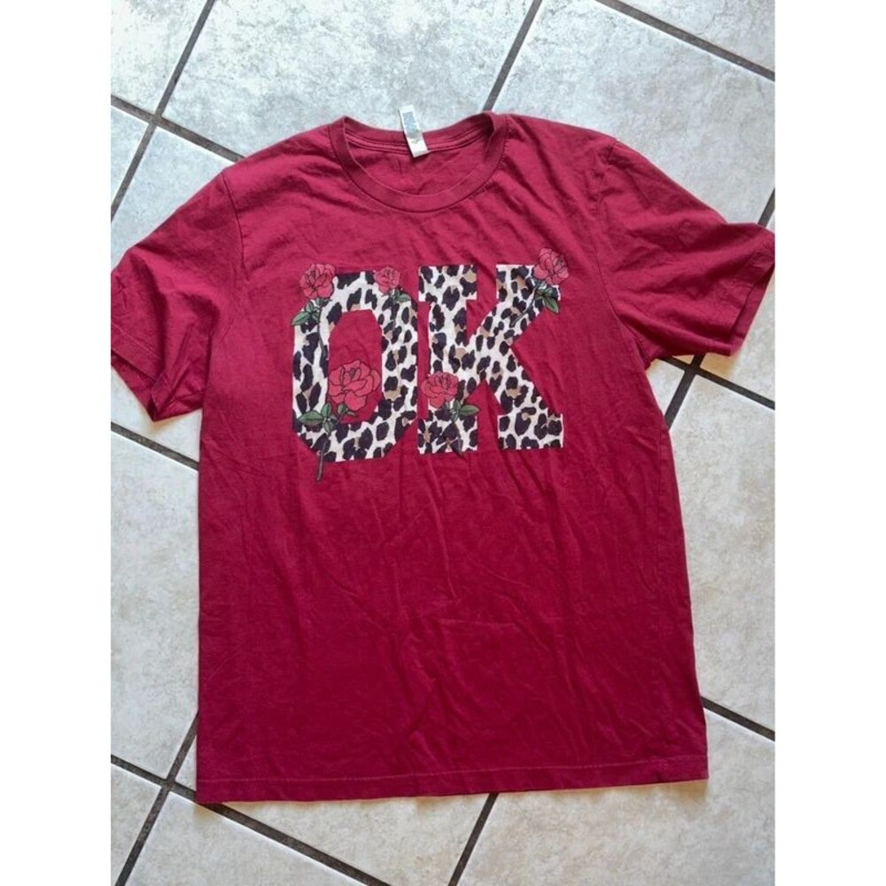 Women’s Red Leopard Print Oklahoma Shirt Size Large